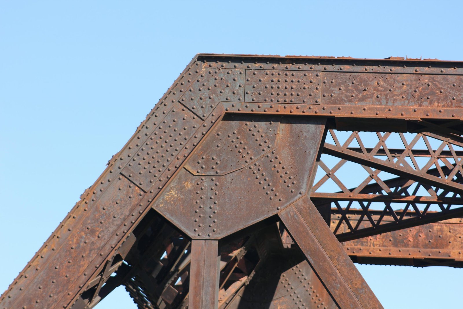 Upper angle connection